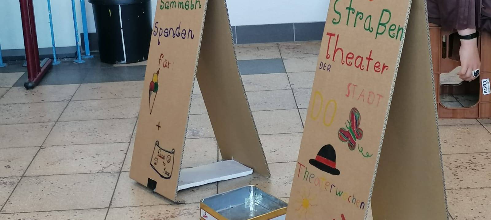 Jugendliche machen bei den Workshops vom Theatersommer mit.