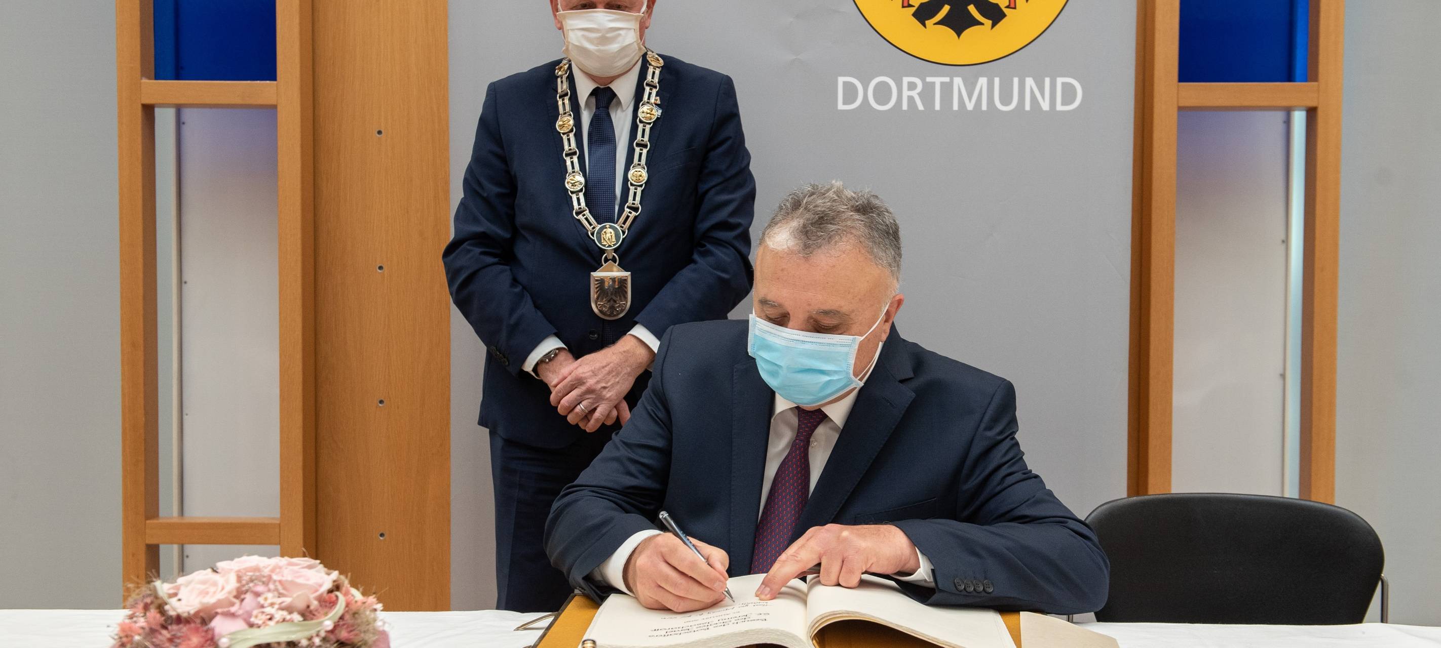 Goldenes Buch: Israelischer Botschafter in Dortmund.