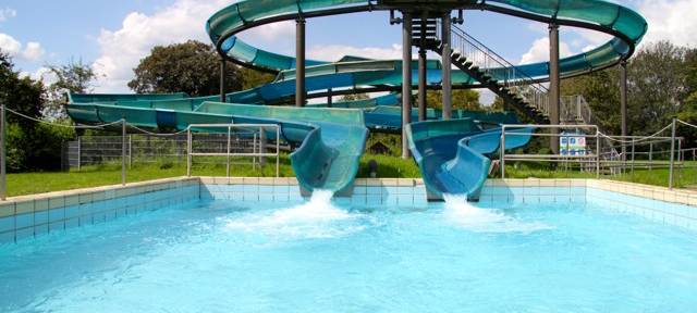 Rutschenbecken im Dortmunder Freibad Hardenberg.
