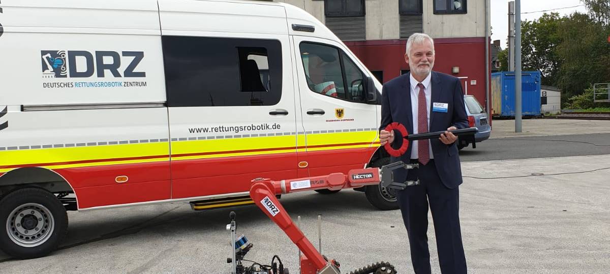 Dortmunder Feuerwehr stellt neuen Robotikleitwagen vor