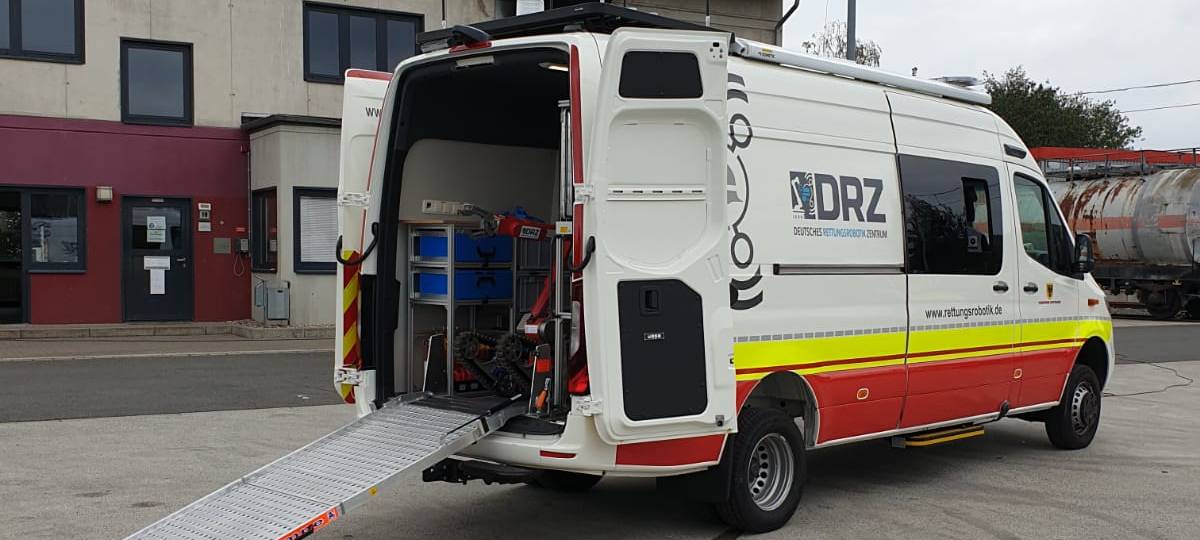 Dortmunder Feuerwehr stellt neuen Robotikleitwagen vor