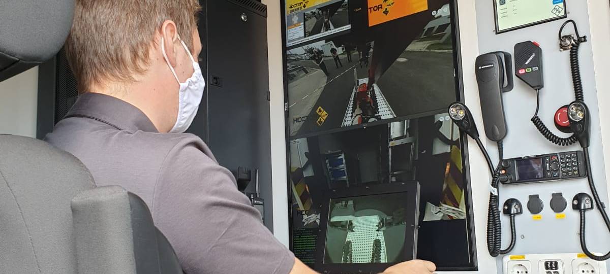 Dortmunder Feuerwehr stellt neuen Robotikleitwagen vor