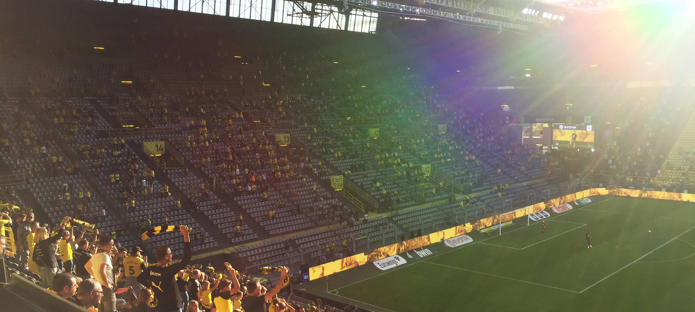 Bundesligastart mit über 9.000 BVB-Fans im Dortmunder Stadion