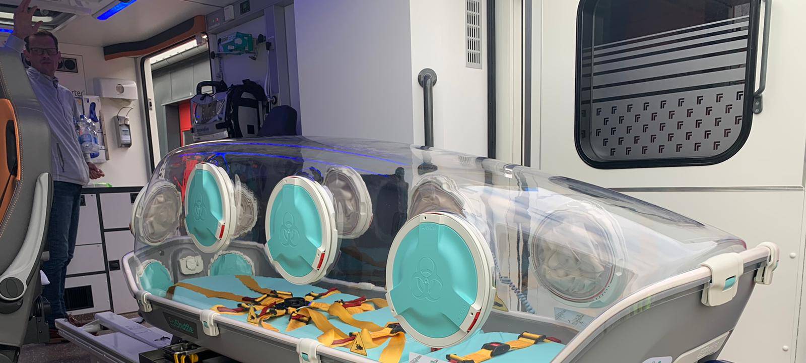 Die spezielle Isolationstrage des Typs „Epishuttle“ soll das Einsatzpersonal bei gesicherten Sars-Cov2-Positiven Patienten vor Kreuzinfektionen zu schützen.