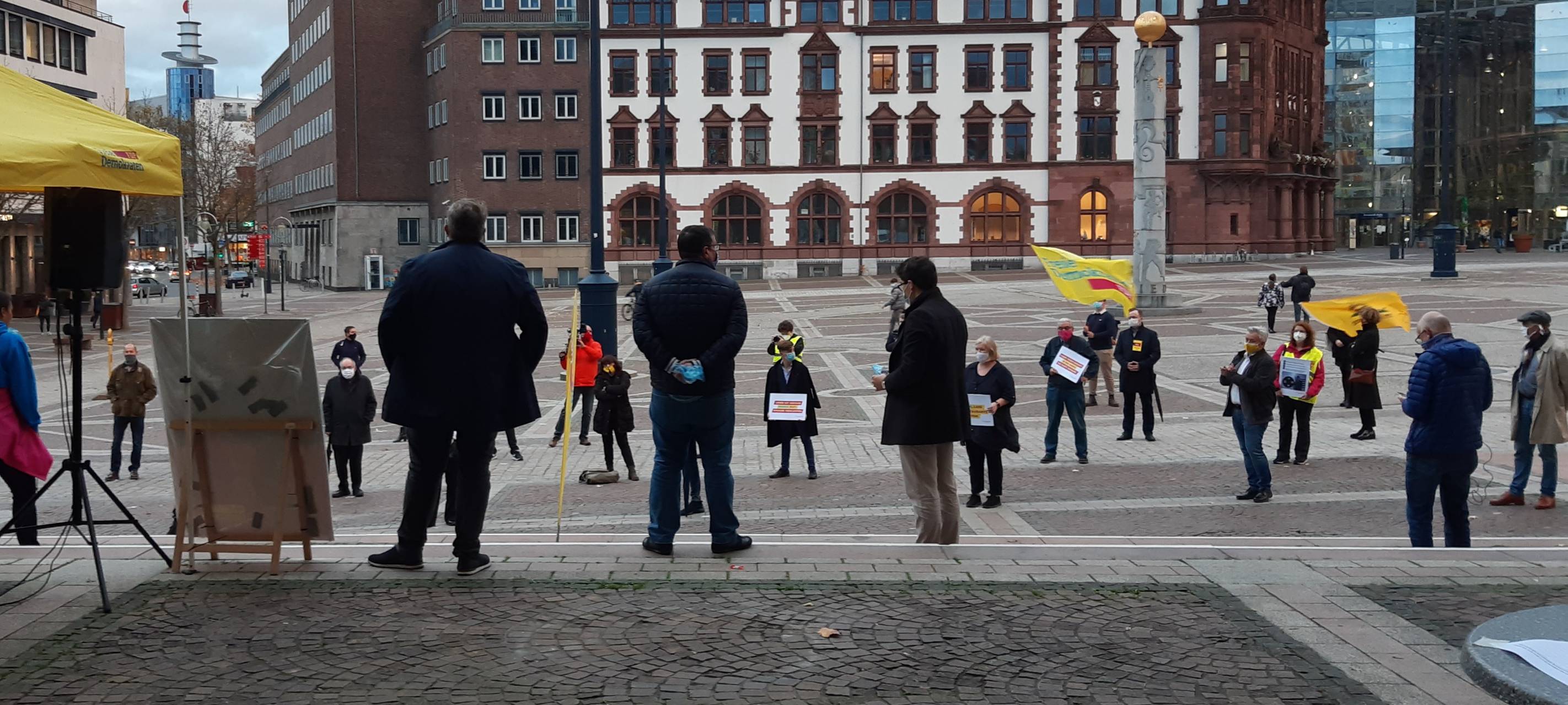 Coronavirus: Demo gegen Lockdown vor Dortmunder Rathaus