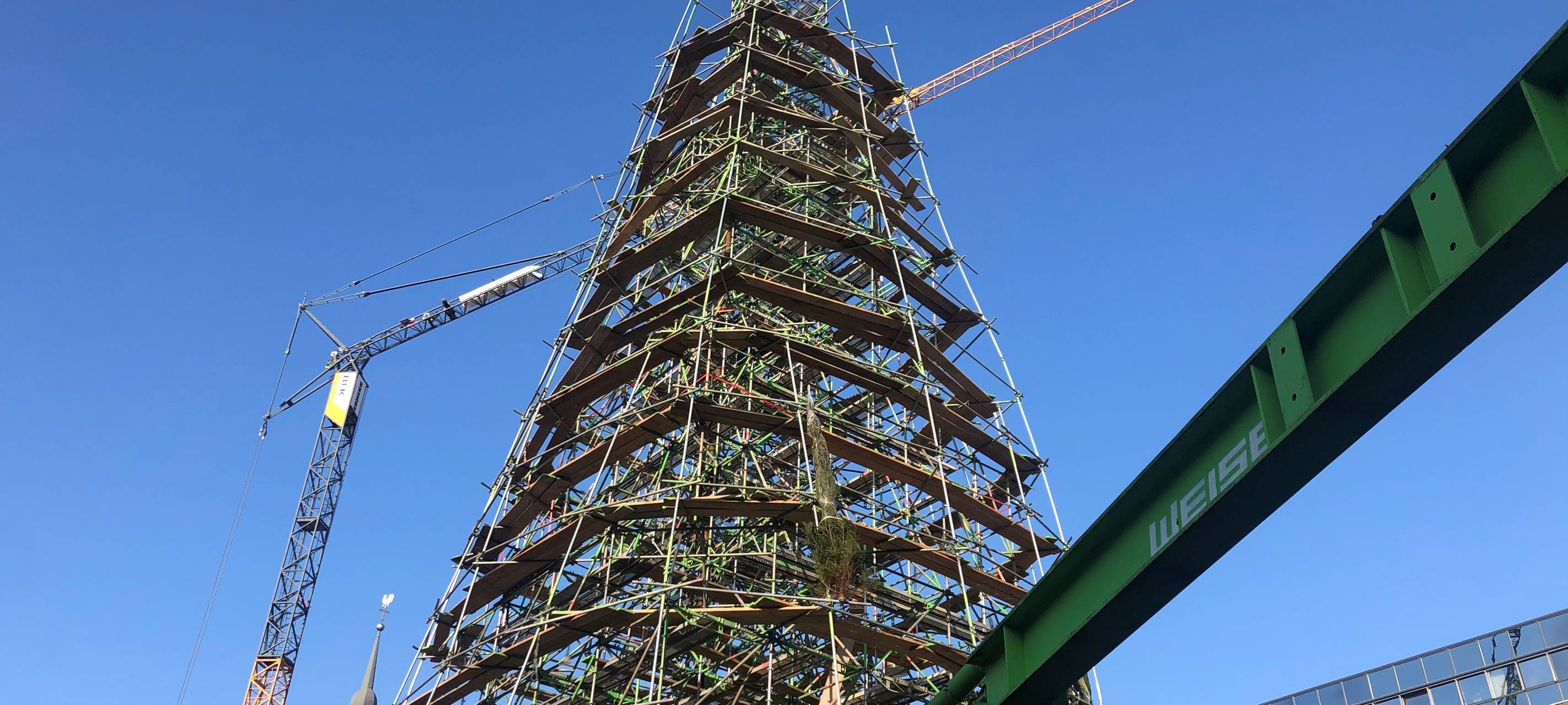 Weihnachtsbaum auf dem Hansaplatz wird abgebaut