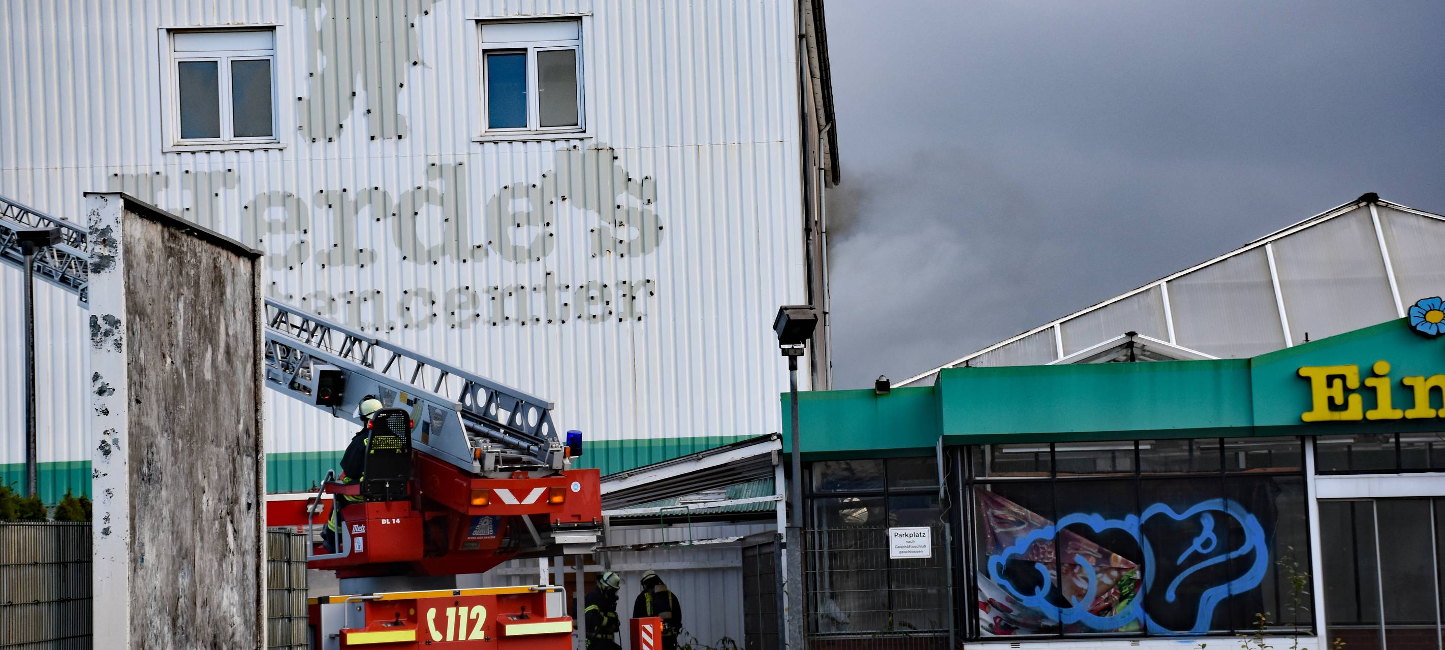 Dortmund: Brand in leerstehendem Gartencenter in der Bornstraße