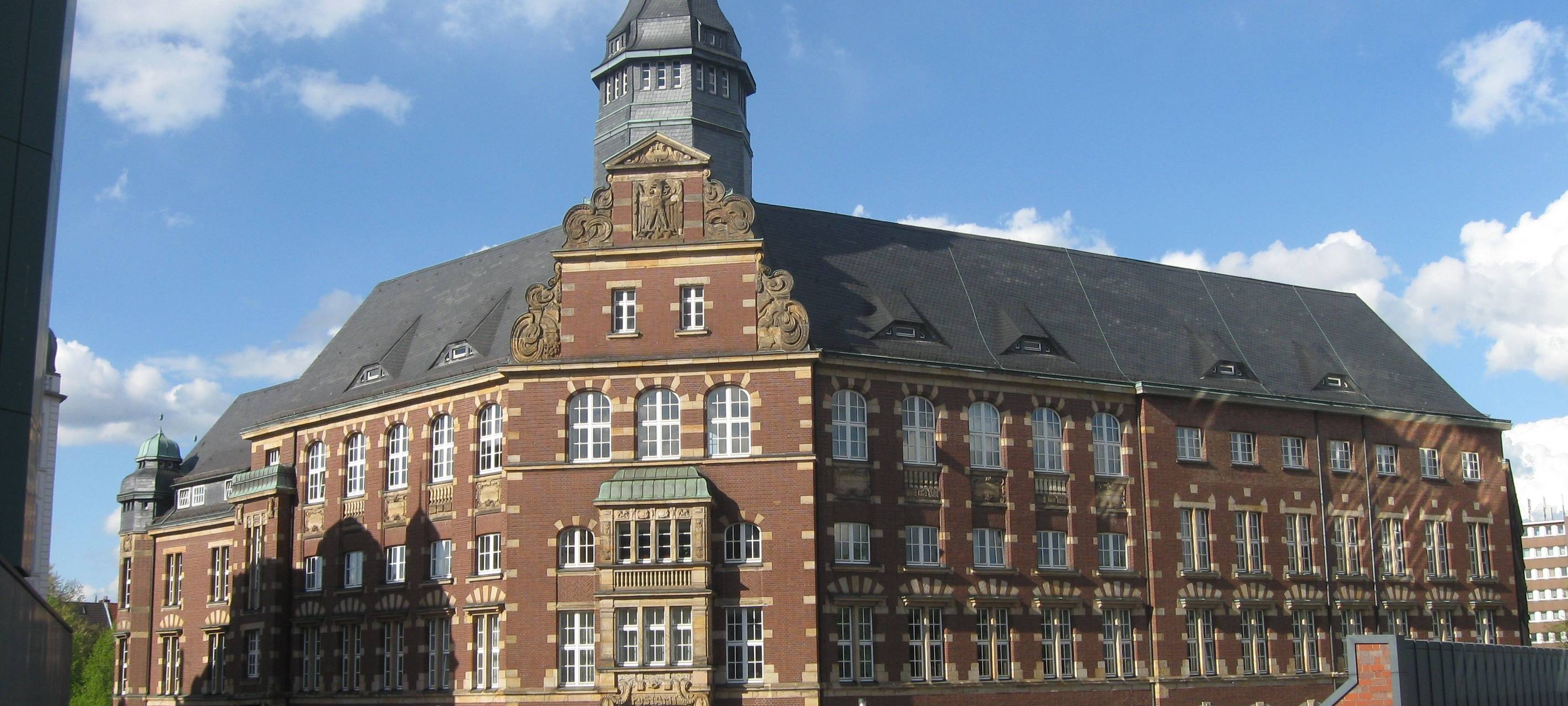 Grundwasser läuft in Hochhaus in Dortmund - Mann verklagt Stadt und Land