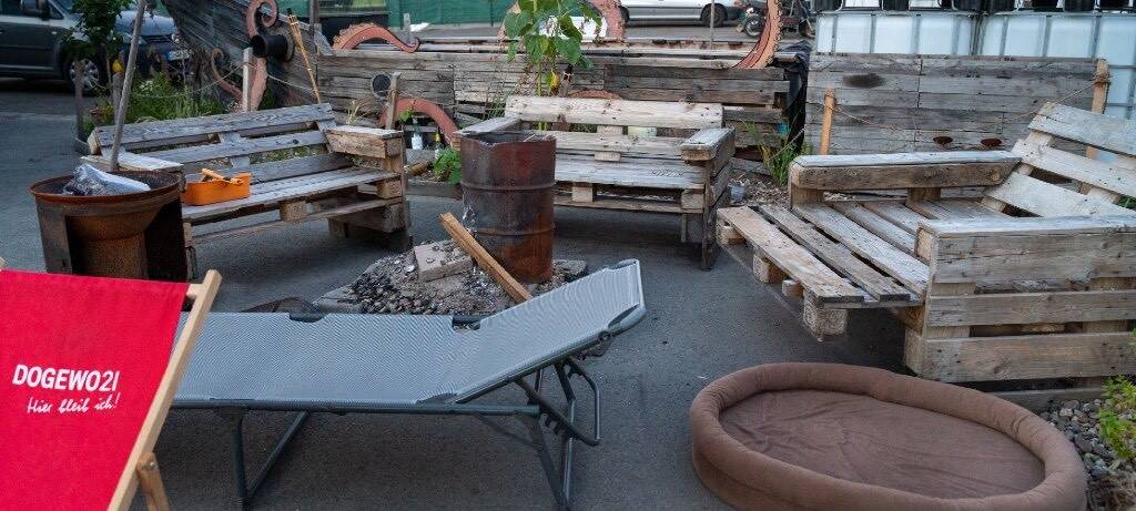 Für die einen ist es Schrott - für die Gründer von Pandora 2.0 sind es Dinge, aus denen man noch was machen kann. Seit gut zwei Jahren werkeln sie auf einem Gelände hinter dem Fredenbaumpark an einem Kultur- und Bildungszentrum.