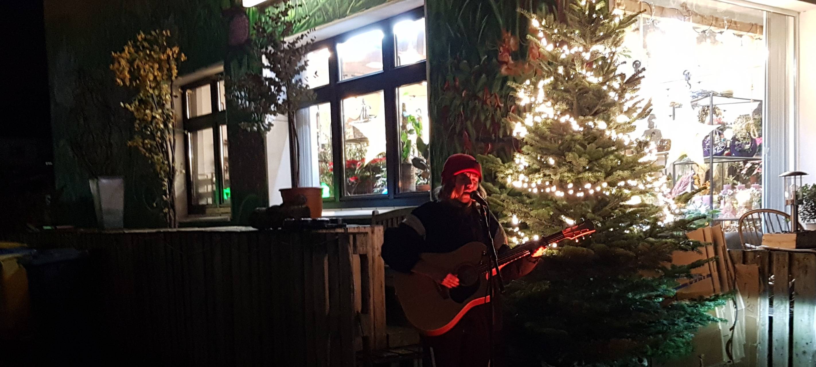 Aktion "Fenster auf" in Dortmund. Es spielt: Clara aka Maryaka