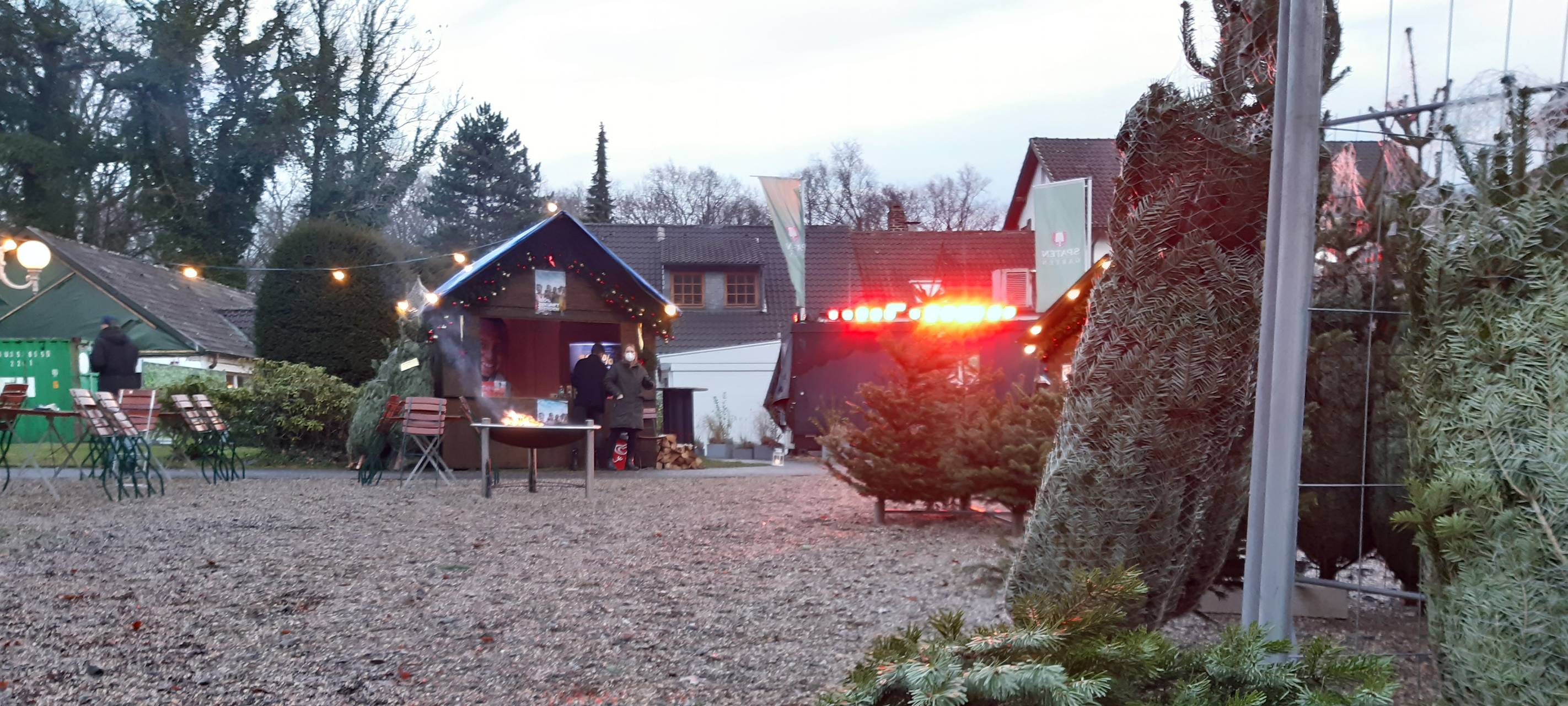 Dortmund: Weihnachtsbaumverkauf für die Neven Subotic-Stiftung