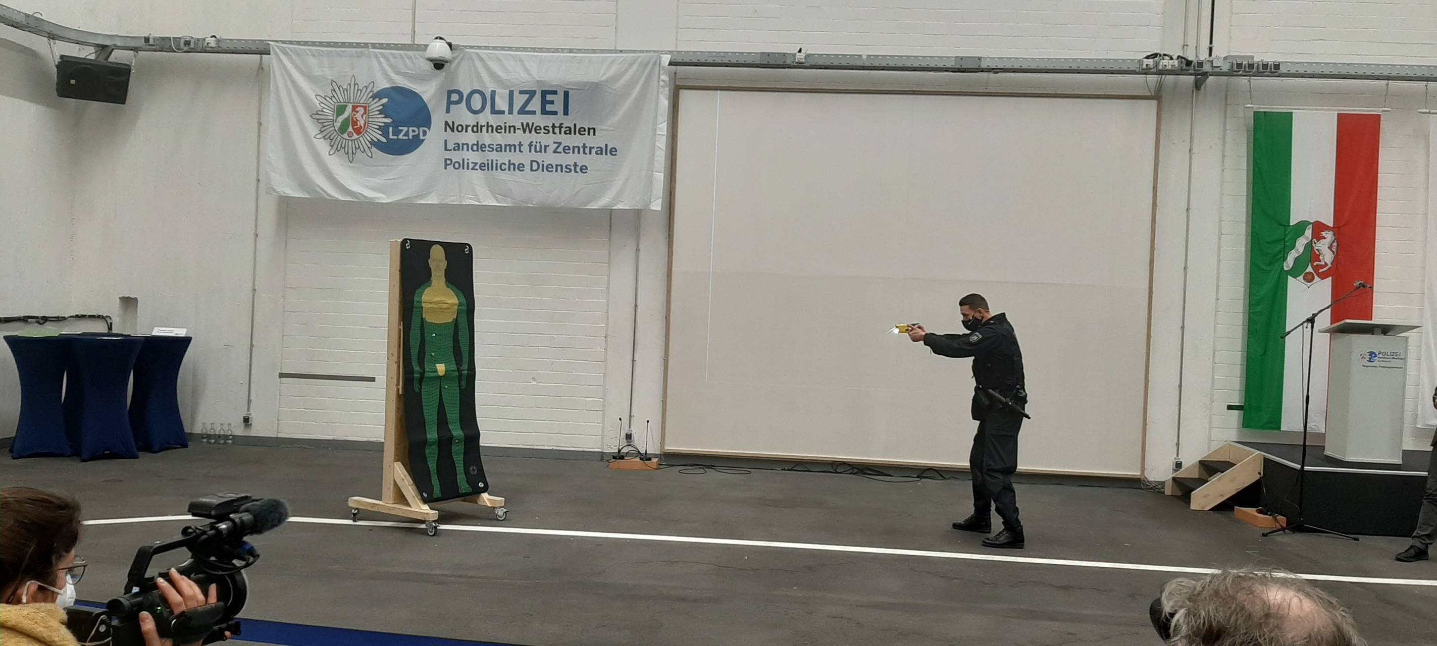 Polizei stellt Taser-Projekt in Dortmund vor.
