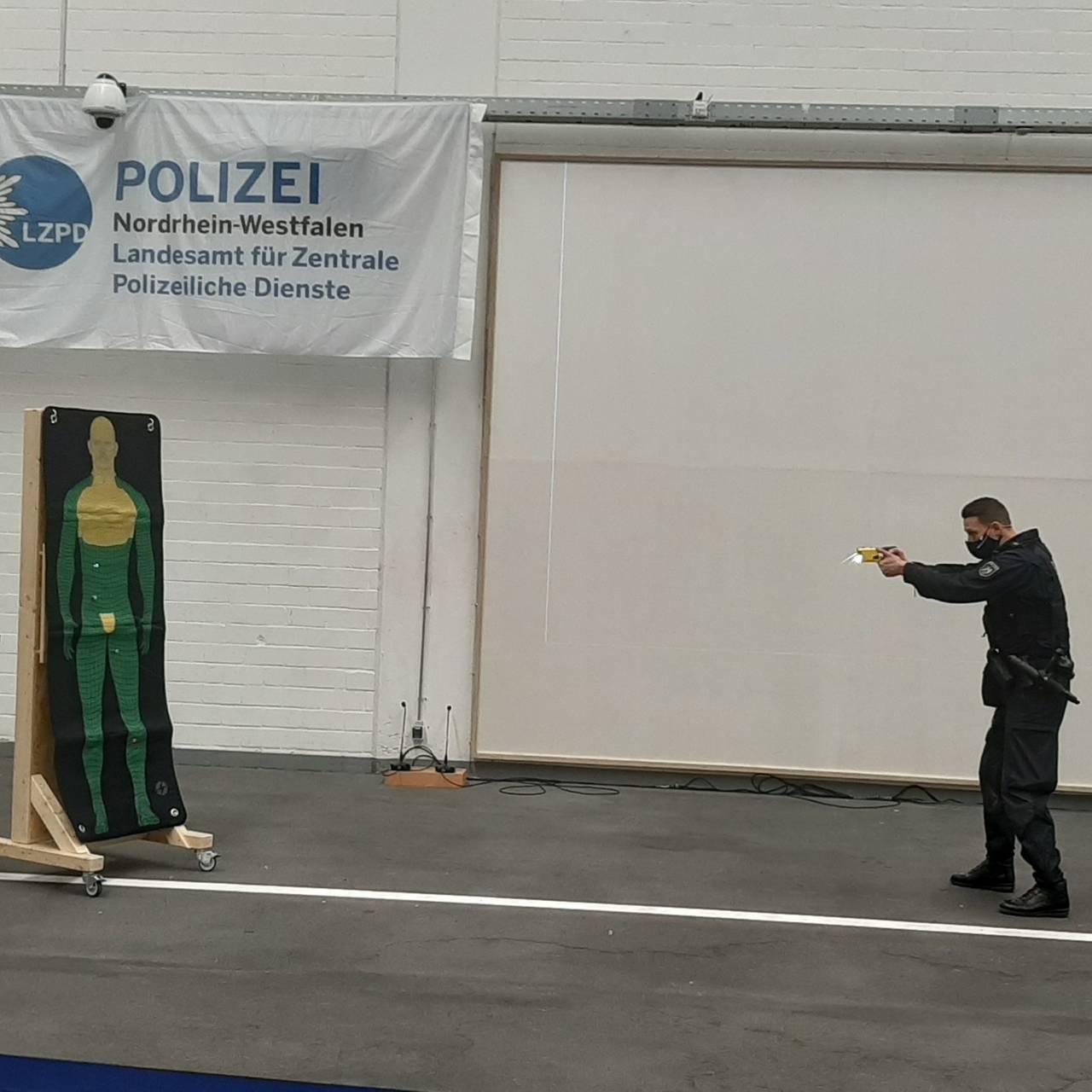 Polizei stellt Taser-Projekt in Dortmund vor.