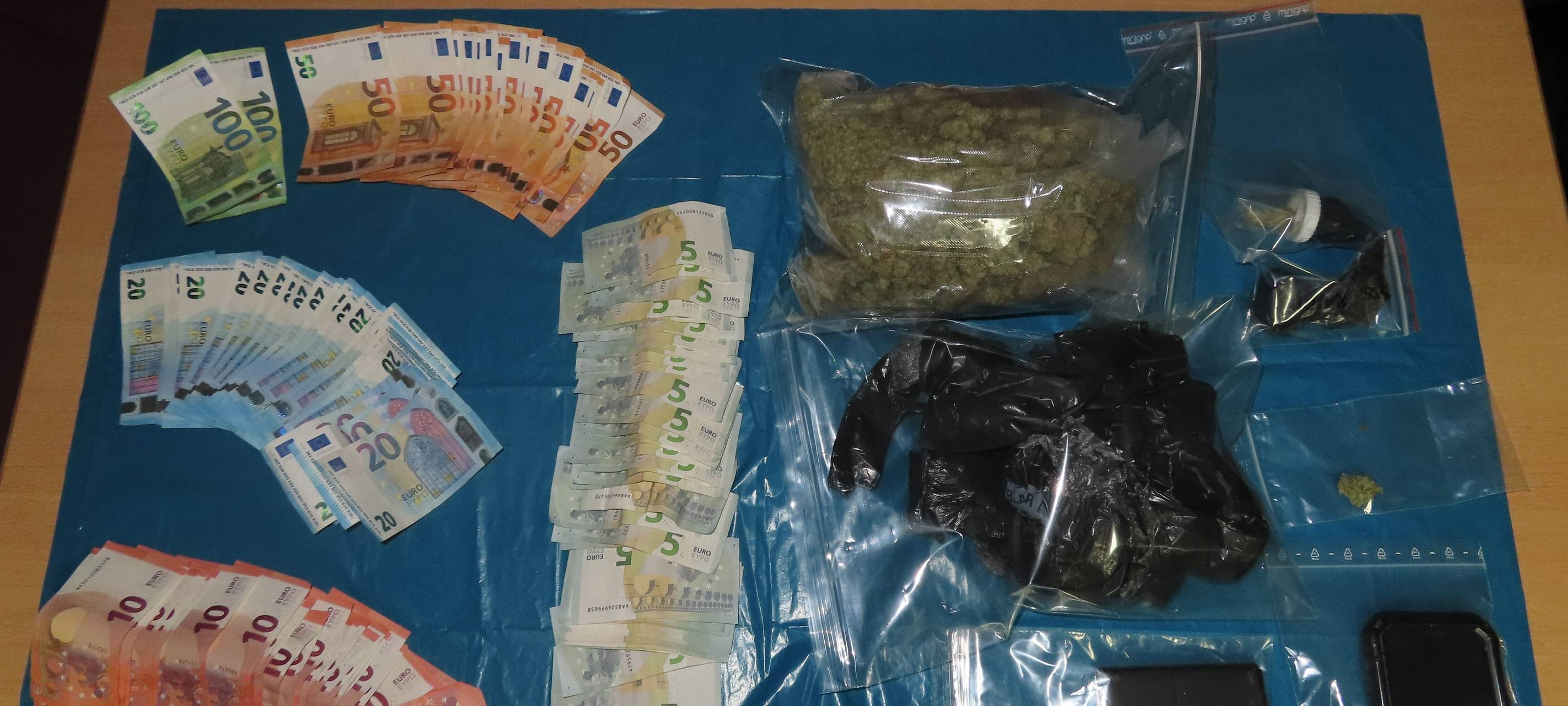 Wohnungsdurchsuchung: Dortmunder Polizei findet Drogen und Bargeld