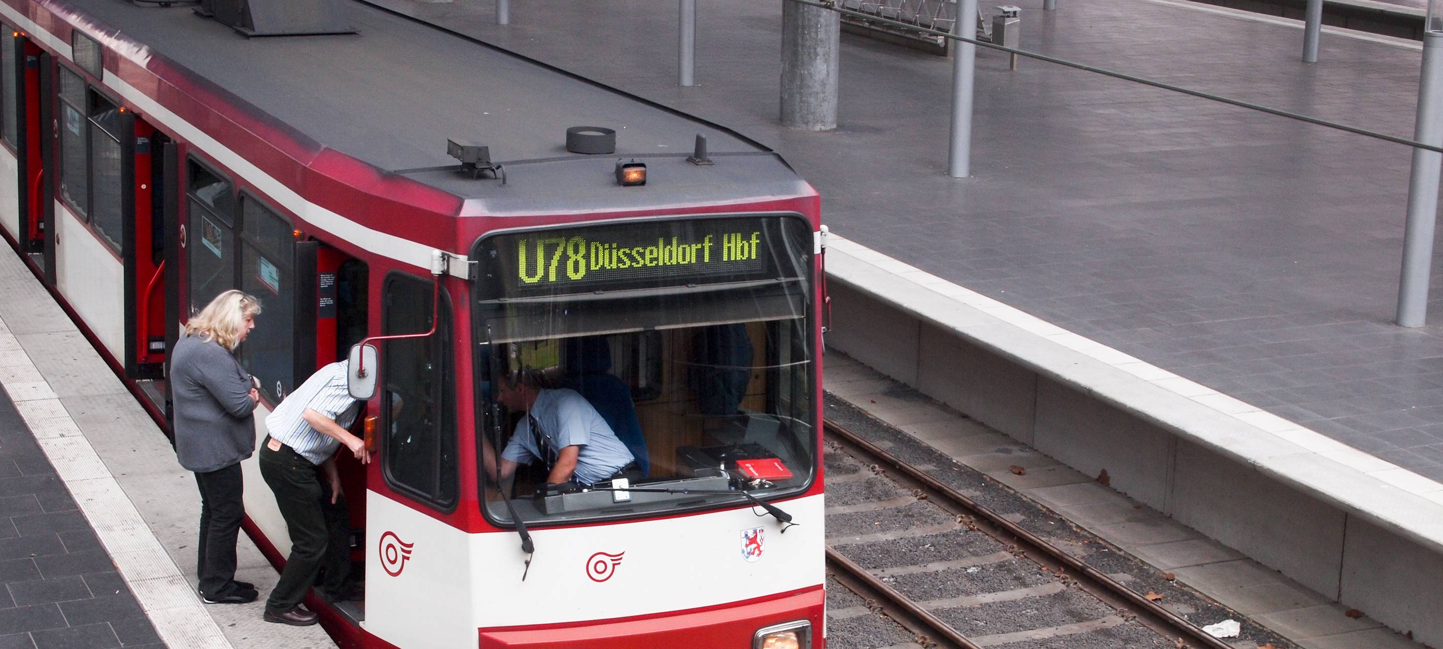 Schülerin von Stadtbahn erfasst