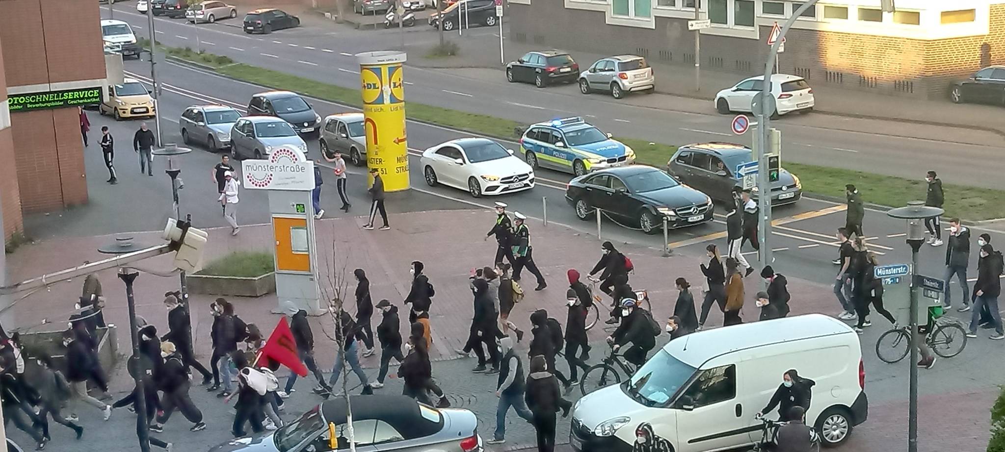 Antifa-Demo gegen Ausgangssperre
