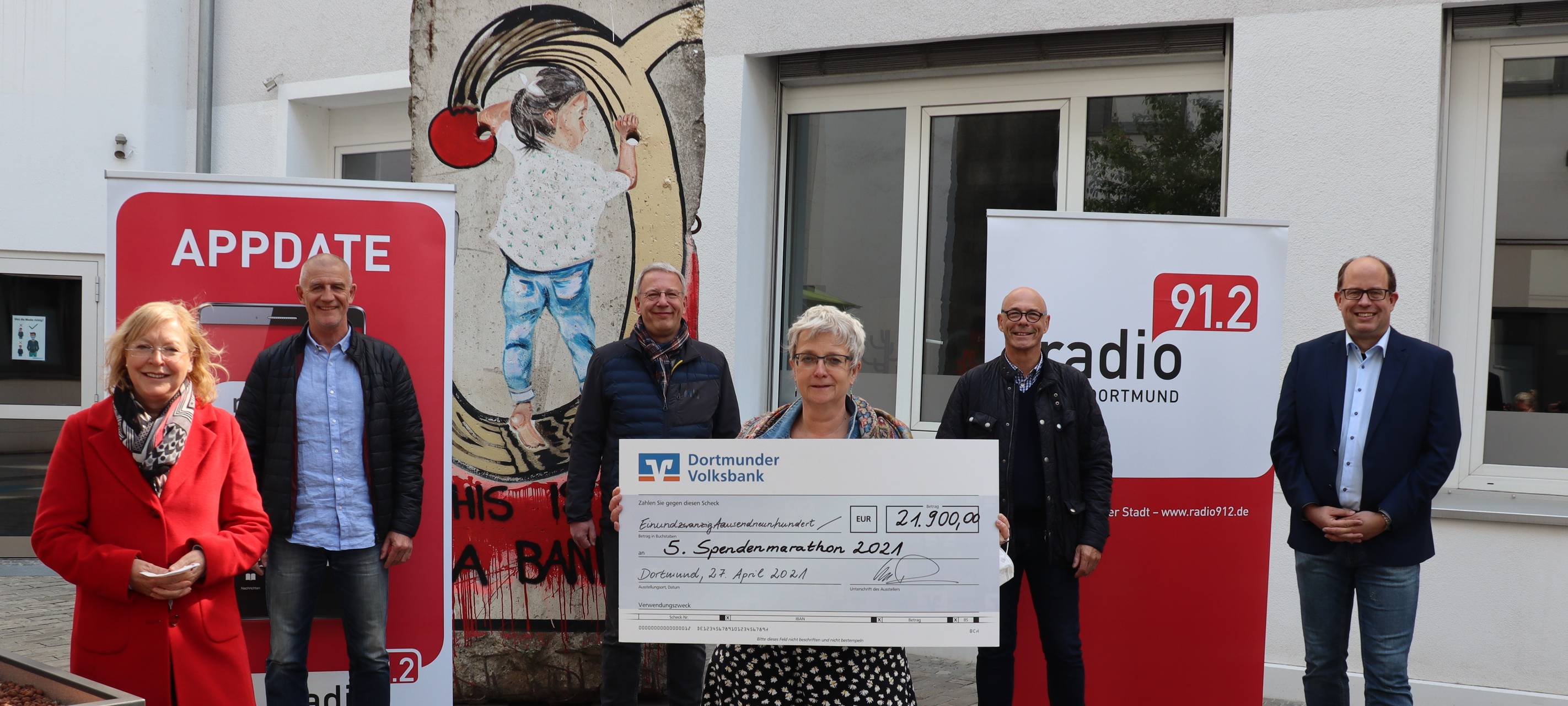 Dortmunder Spendenmarathon: Spendenscheck überreicht