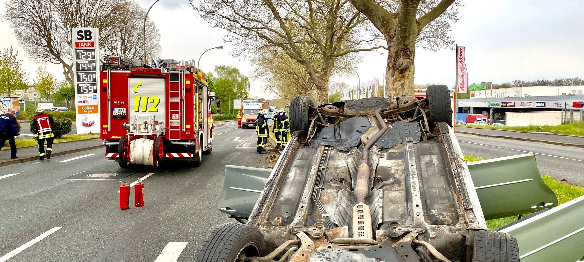 Dortmund: Auto landet nach Unfall auf dem Dach
