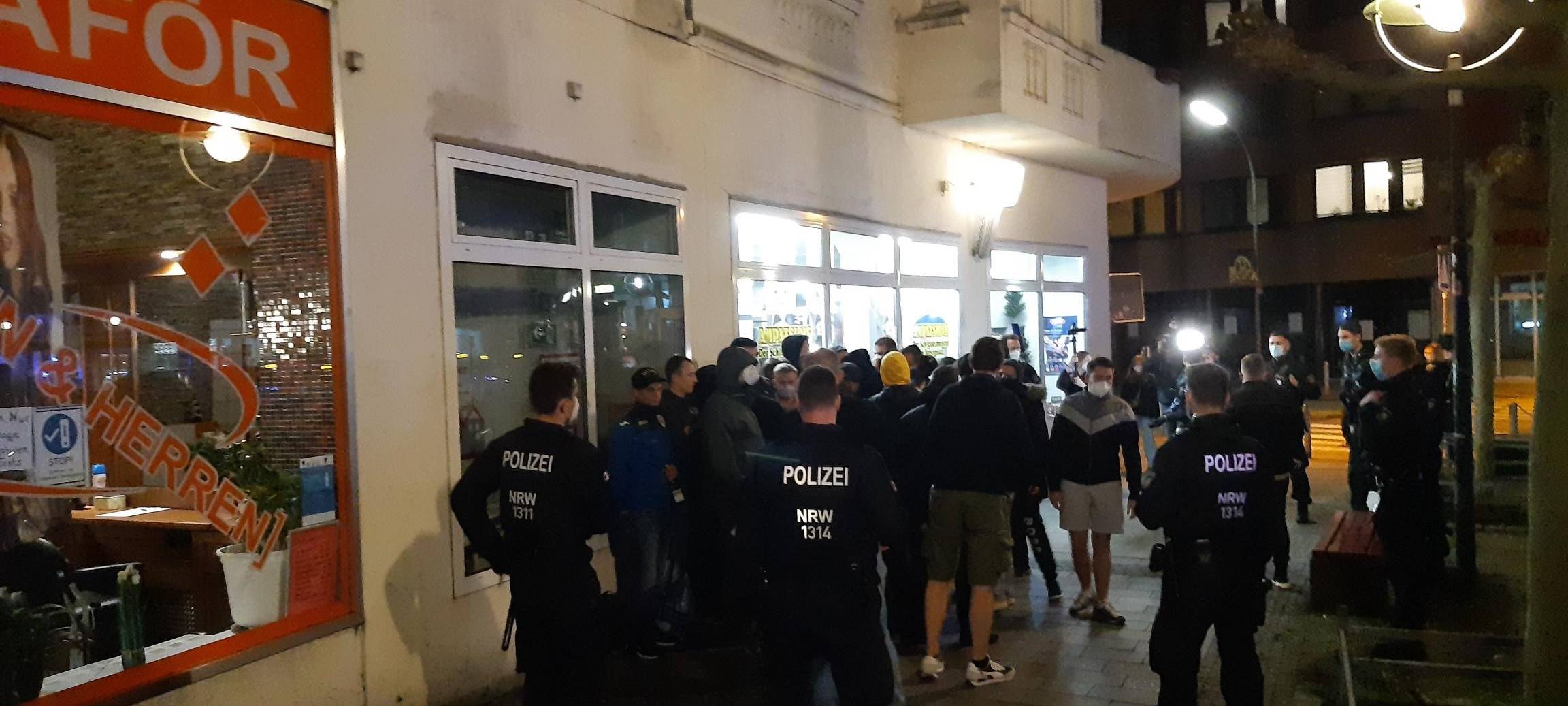 Nach Pokalsieg: BVB-Fans feiern am Borsigplatz in Dortmund