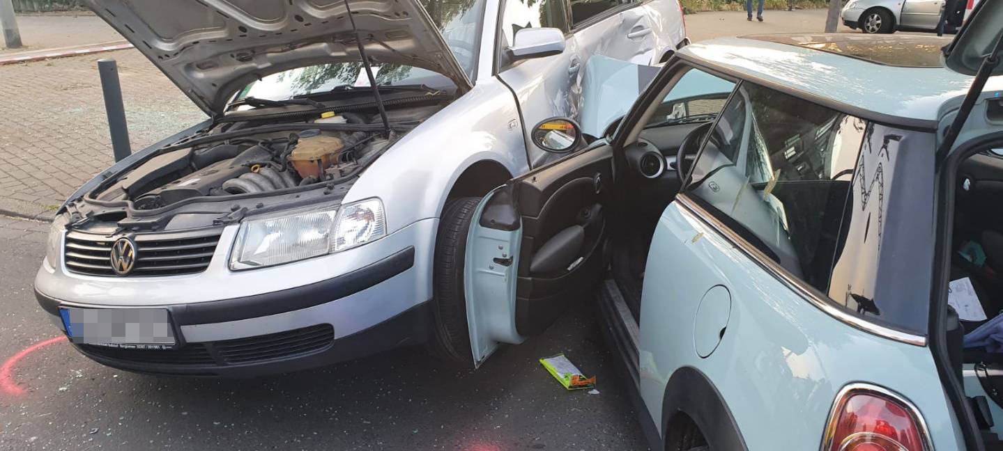 Dortmund: Frau bei Unfall im Auto eingeklemmt