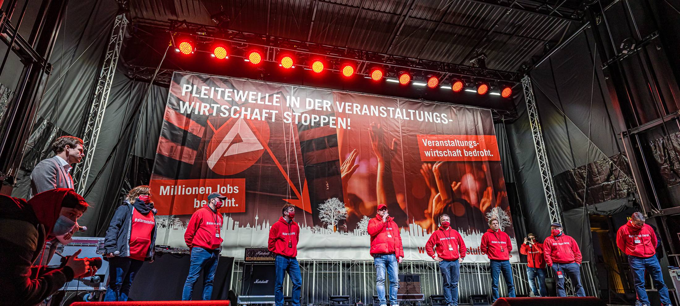 Veranstaltungsbranche in der Krise: Dortmunder Gebäude werden rot angeleuchtet