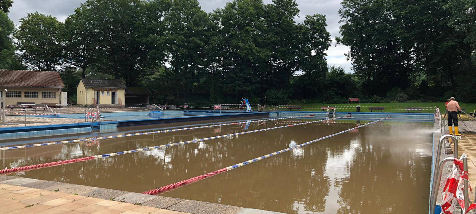 Freibad Wellinghofen wegen Unwetter überschwemmt