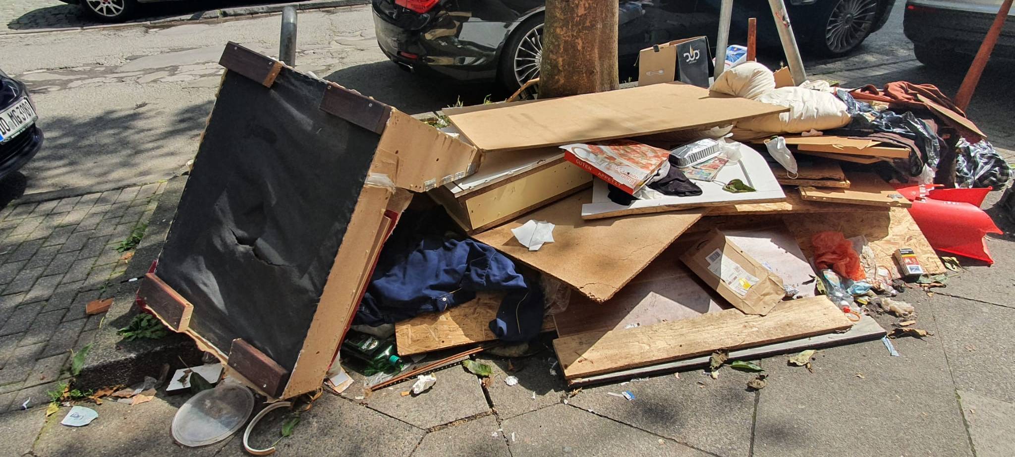 Müll in der Dortmunder Nordstadt liegt am Straßenrand