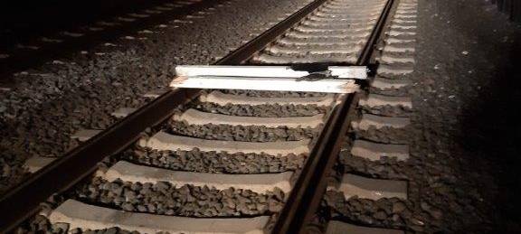 Dortmund: Unbekannte Täter legen Kanthölzer in Gleise