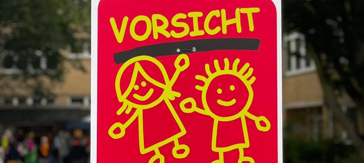 Vorsicht Kinder-Aktion: Neue Plakate verfügbar