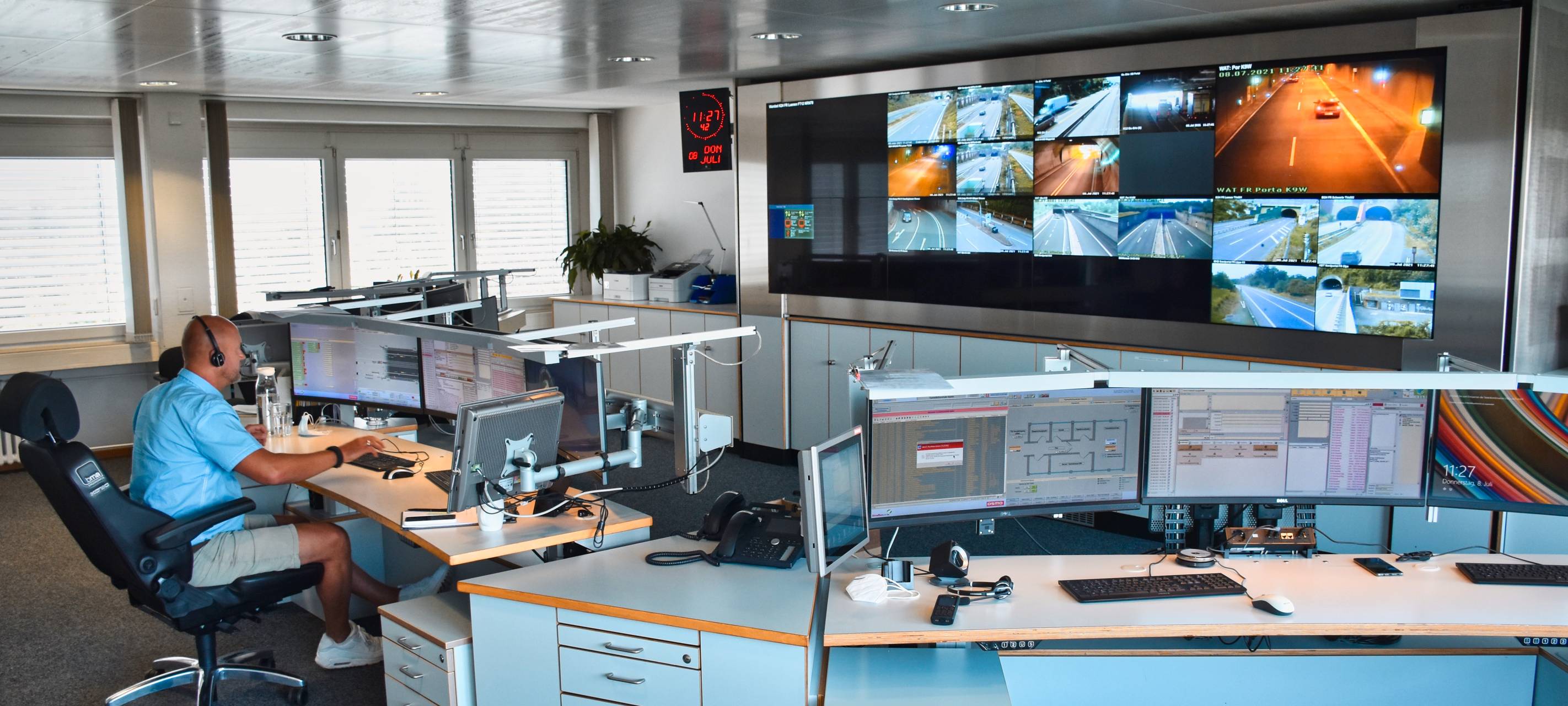 Besuch in der Tunnelleitzentrale für Berghofen und Wambel