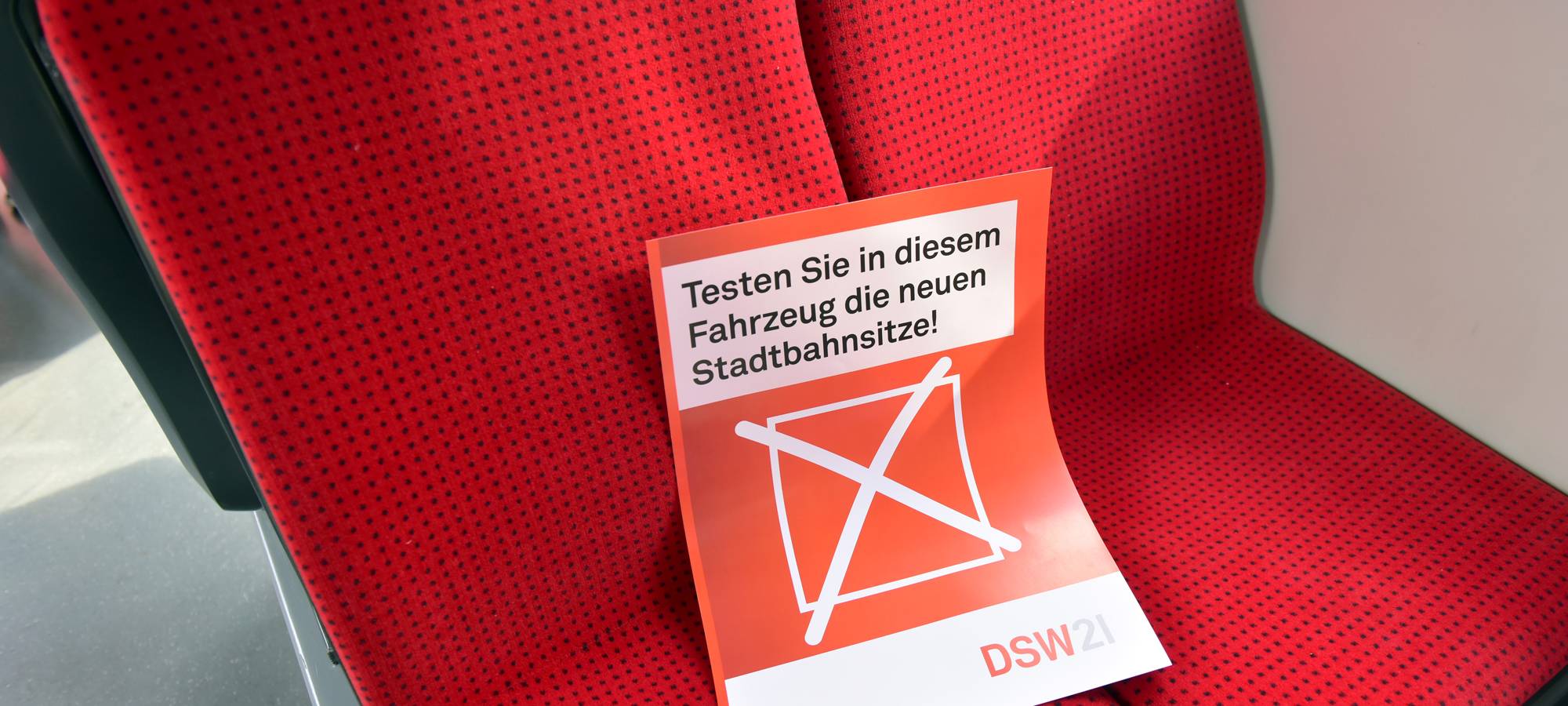 Dortmunder testen Sitzplätze in der Stadtbahn