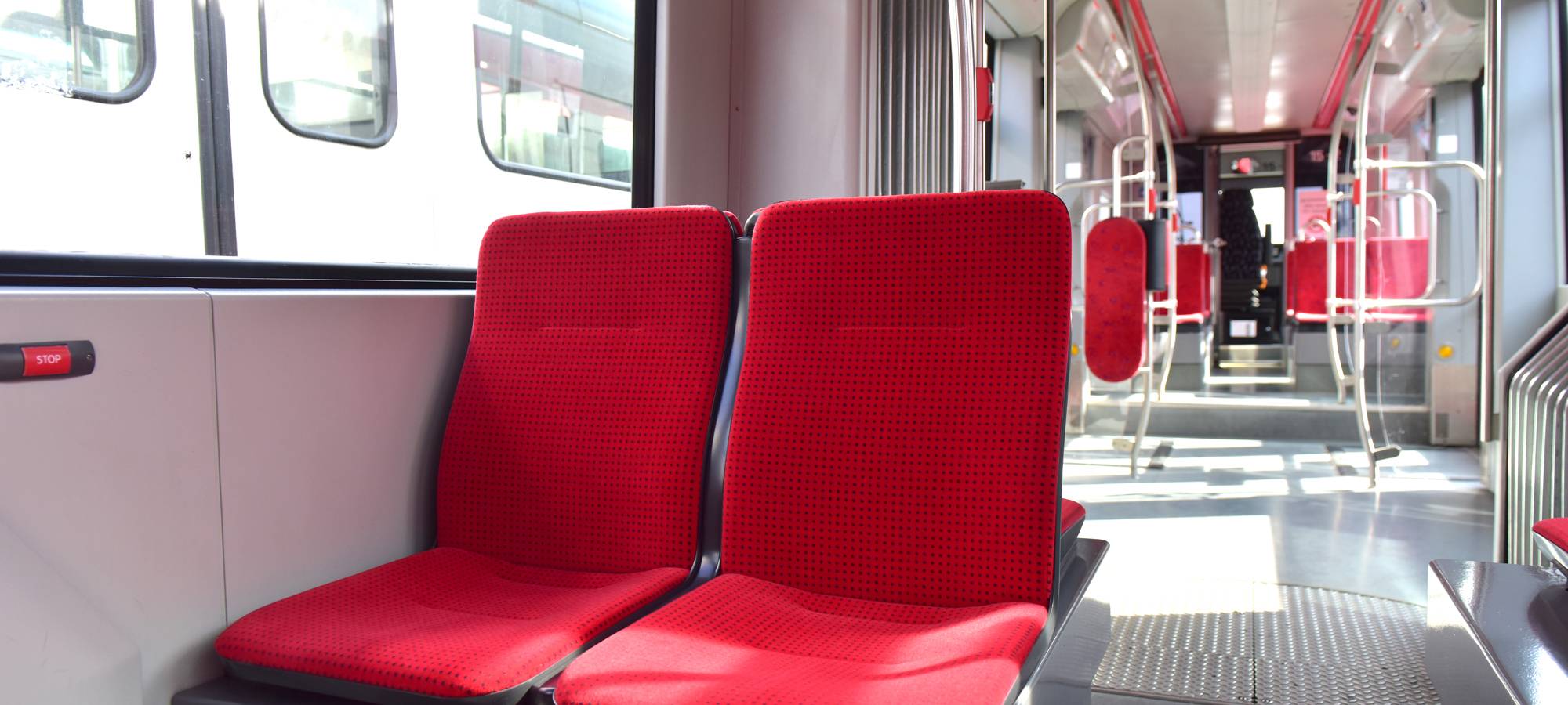 Dortmunder testen Sitzplätze in der Stadtbahn