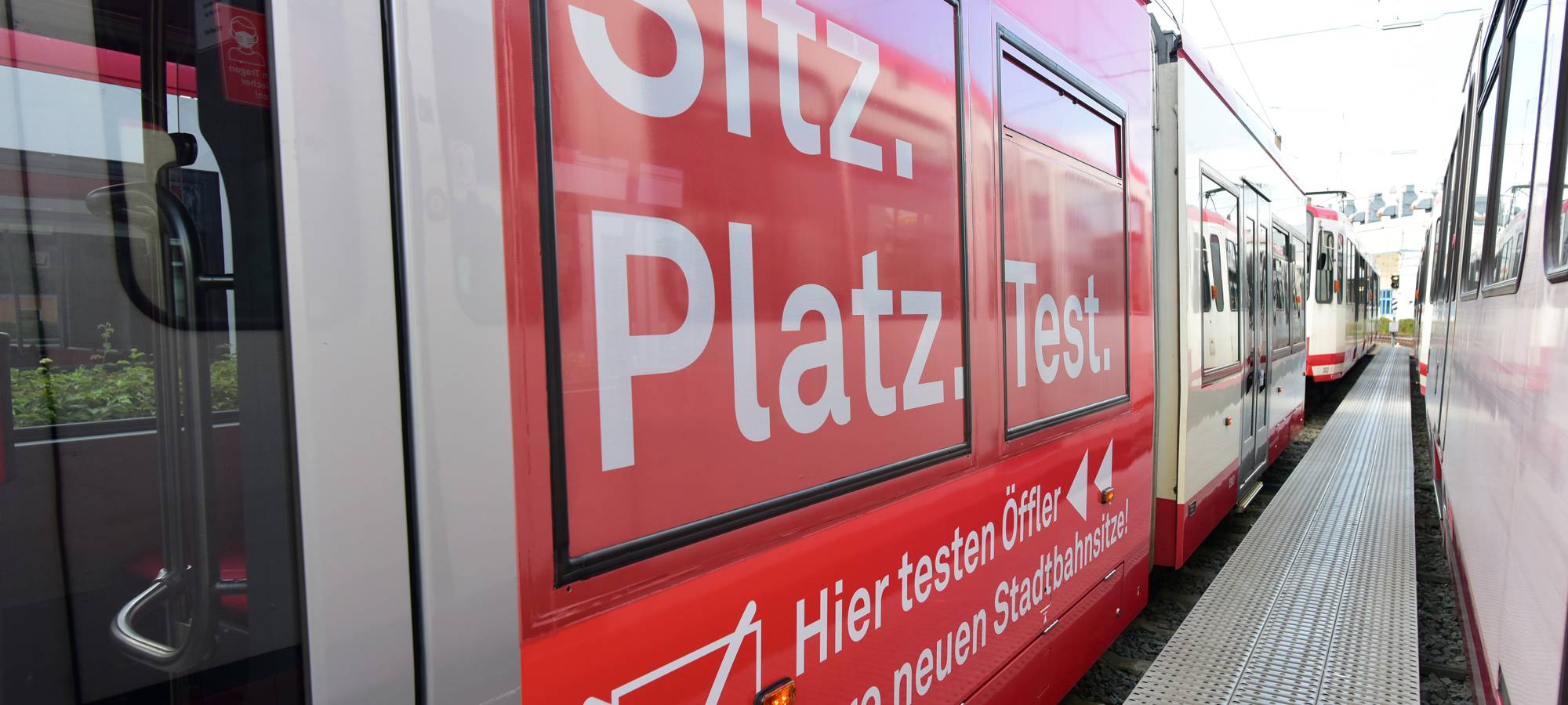 Dortmunder testen Sitzplätze in der Stadtbahn