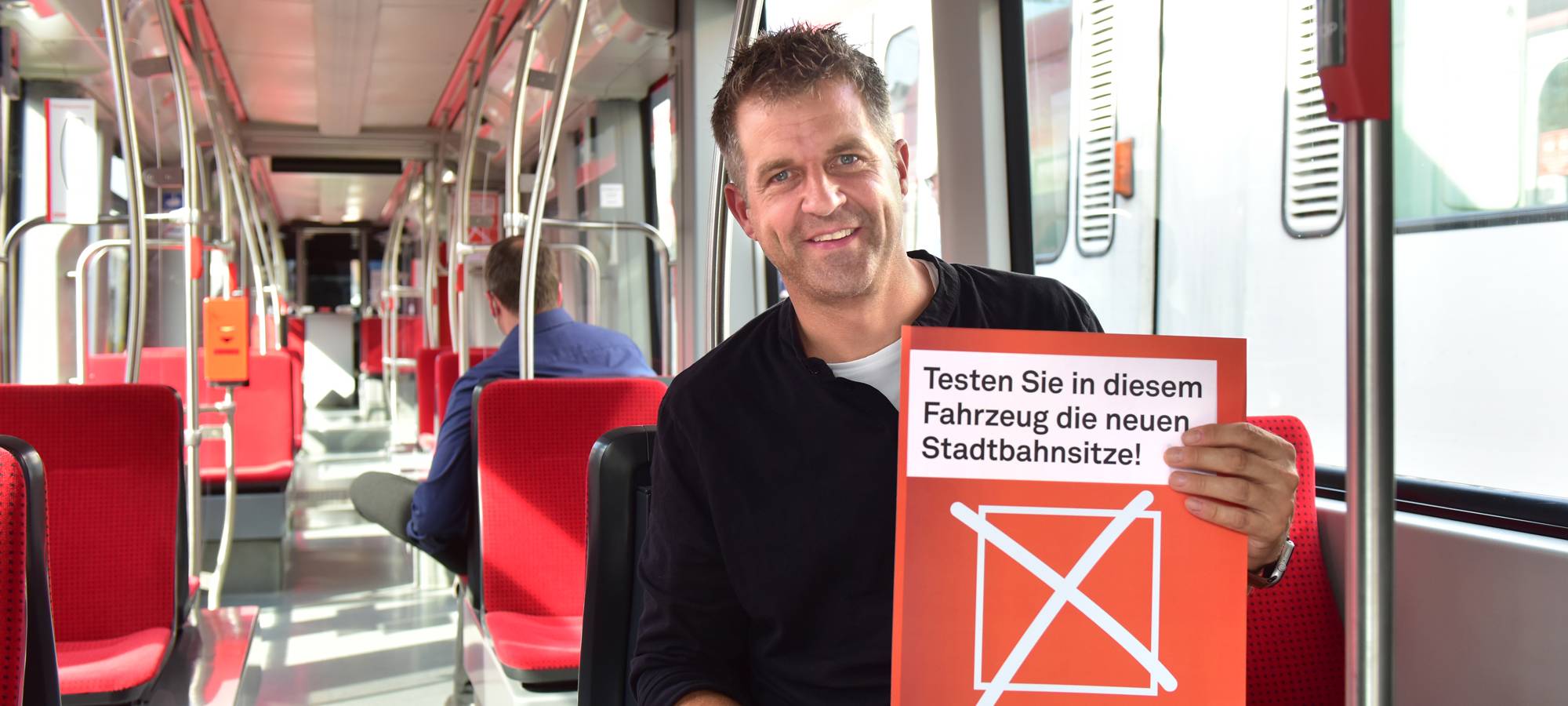 Dortmunder testen Sitzplätze in der Stadtbahn