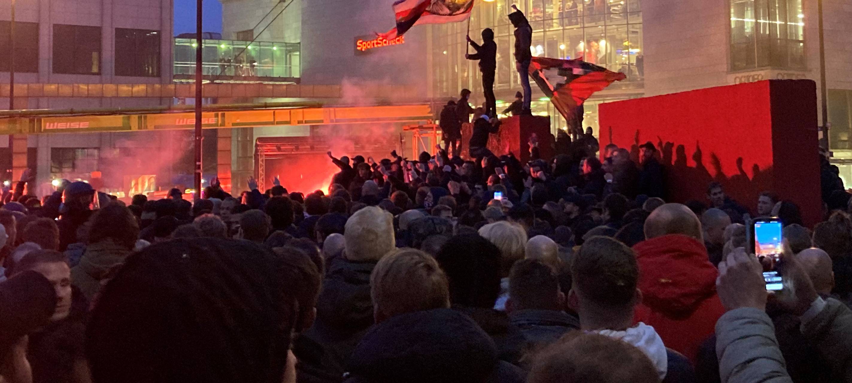 Dortmund: Fans feiern Marokko-Sieg bei der WM
