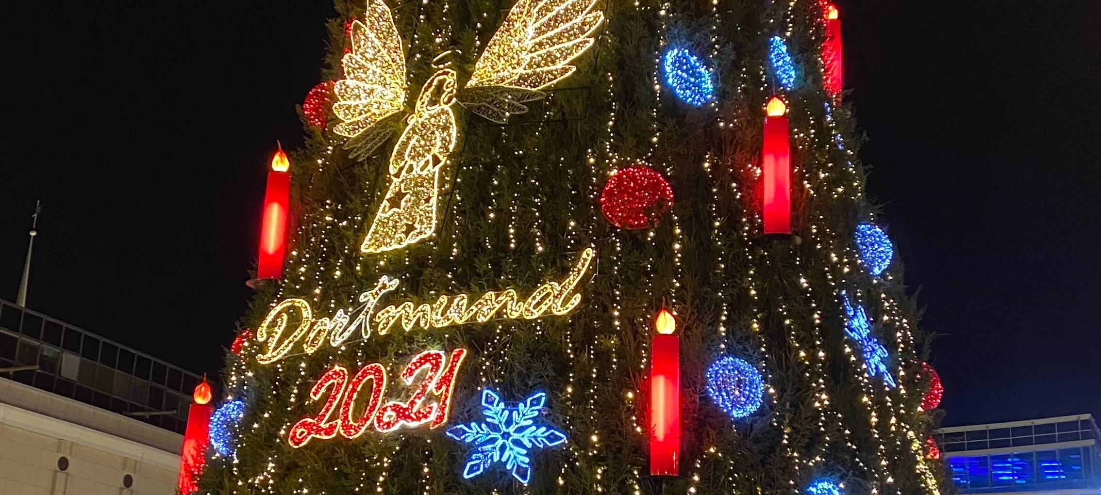 Dortmund: Der größte Weihnachtsbaum der Welt leuchtet