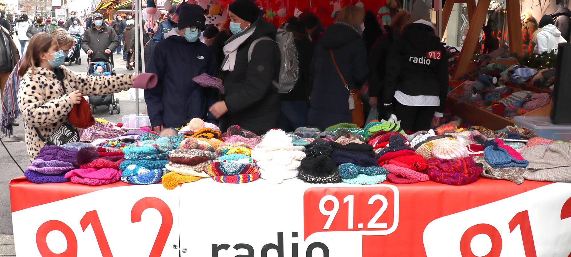 Schals und Socken, das muss rocken! Radio 91.2 strickt für Lichtblicke