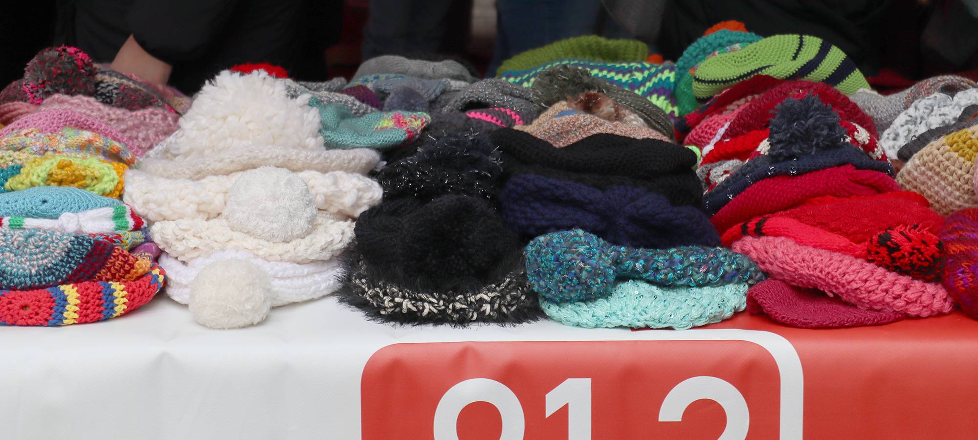 Schals und Socken, das muss rocken! Radio 91.2 strickt für Lichtblicke