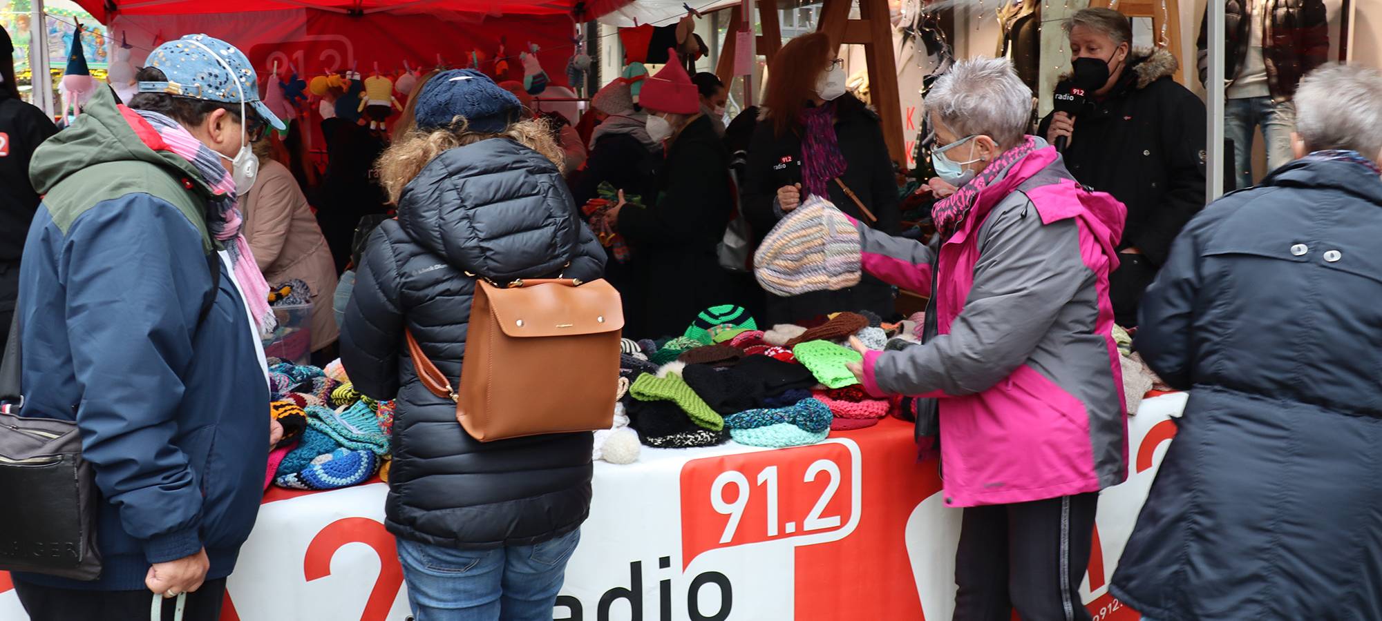 Schals und Socken, das muss rocken! Radio 91.2 strickt für Lichtblicke