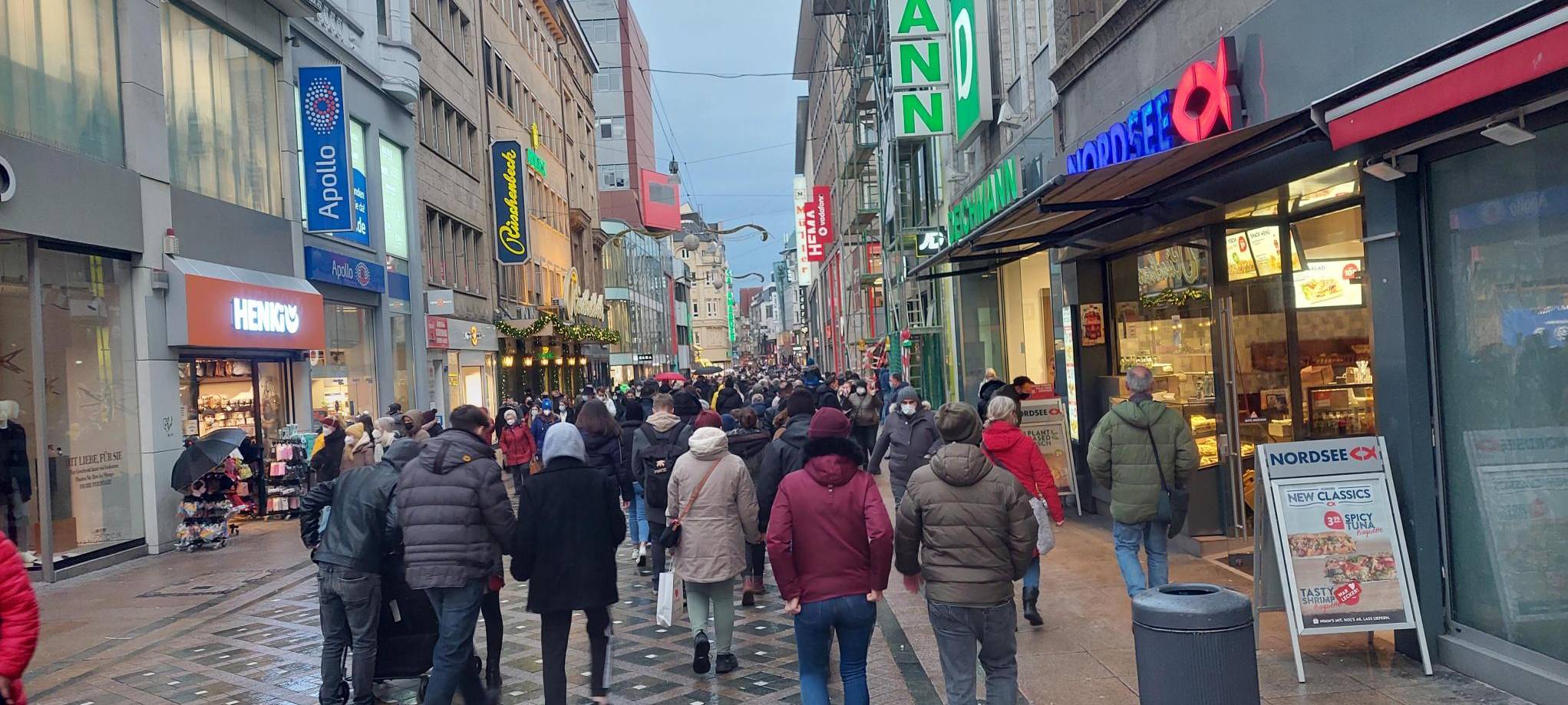 Weihnachtsshopping: Viel los in der Innenstadt Dortmund