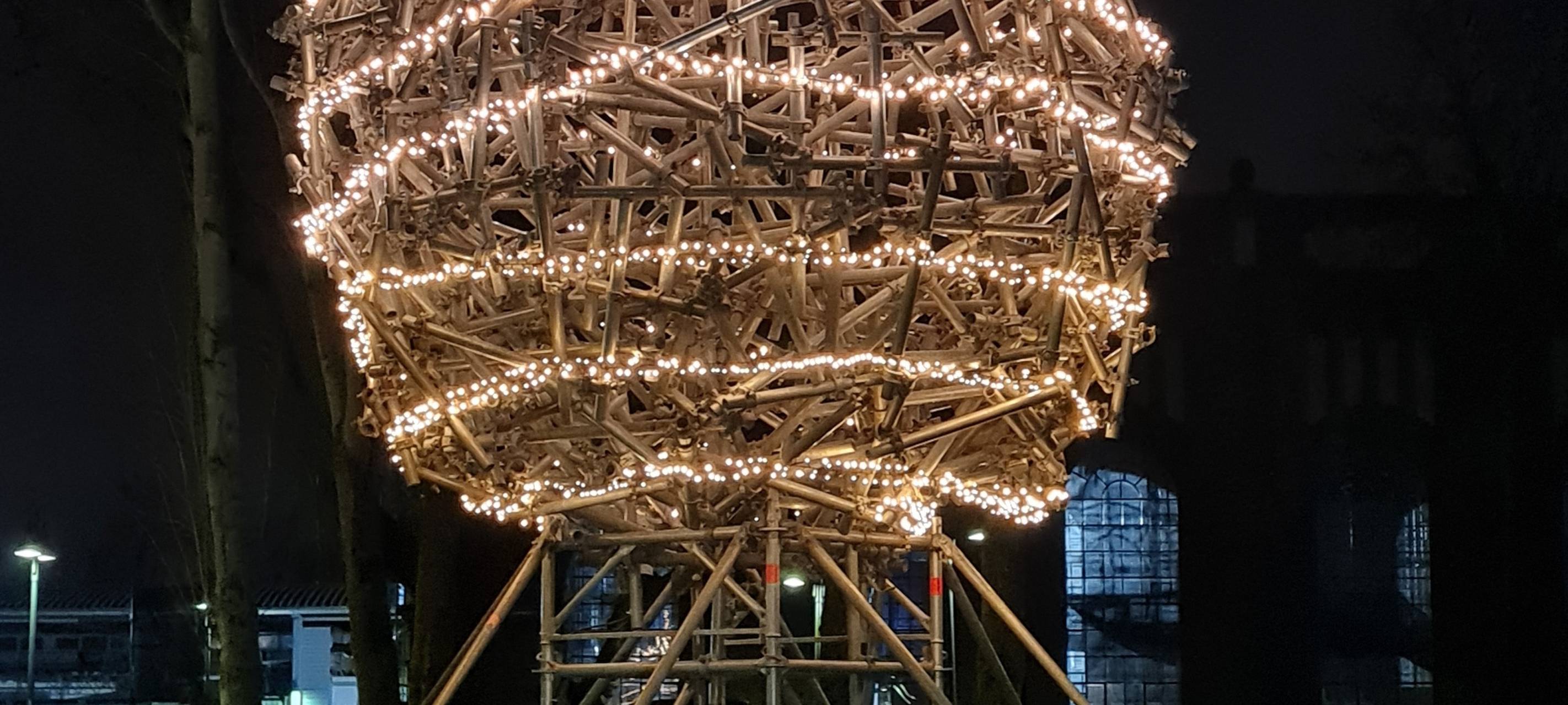 Schwerste Christbaumkugel steht in Dortmund