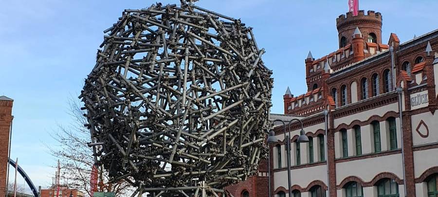 Schwerste Christbaumkugel steht in Dortmund