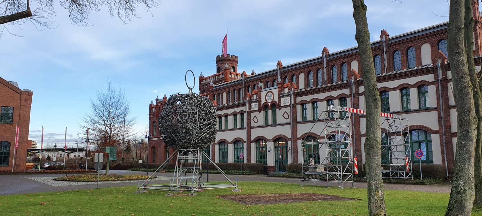 Schwerste Christbaumkugel steht in Dortmund