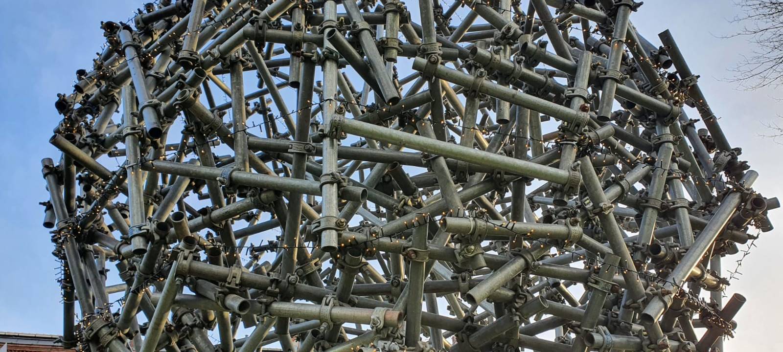 Schwerste Christbaumkugel steht in Dortmund