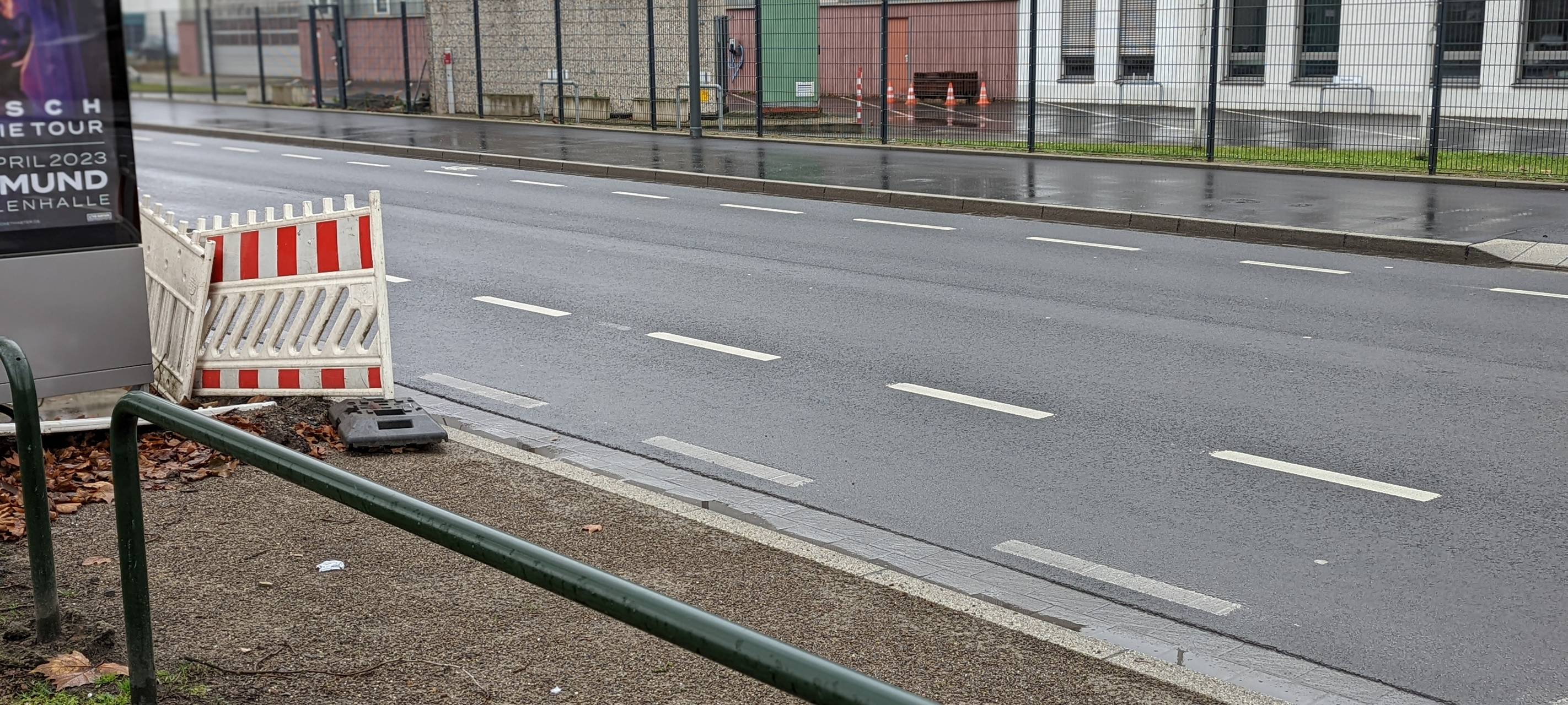 Schild soll Gehweg in Dortmund versperren: Die Wahrheit hinter der Werbetafel