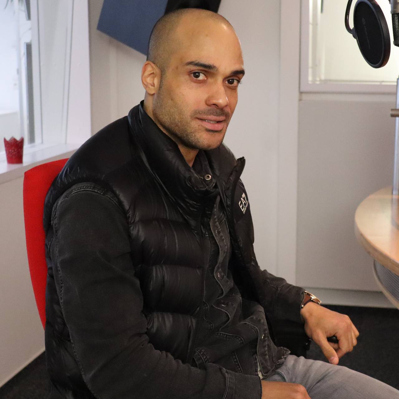 Der ehemalige BVB-Profi David Odonkor im Radio 91.2-Studio in Dortmund.