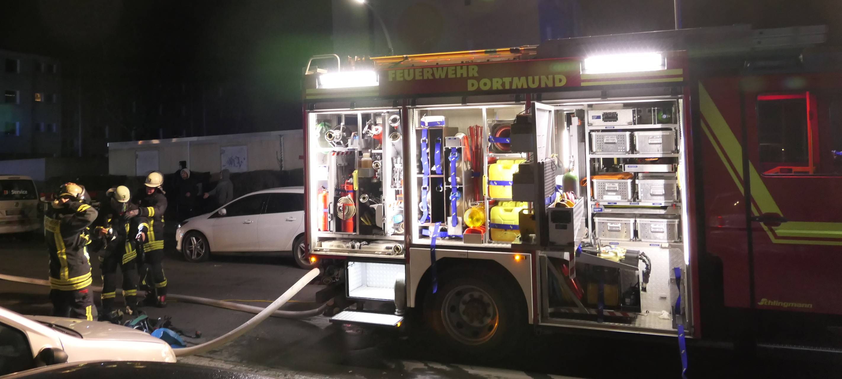 Dortmunder Feuerwehr rettet Anwohner nach Brand in Wickede