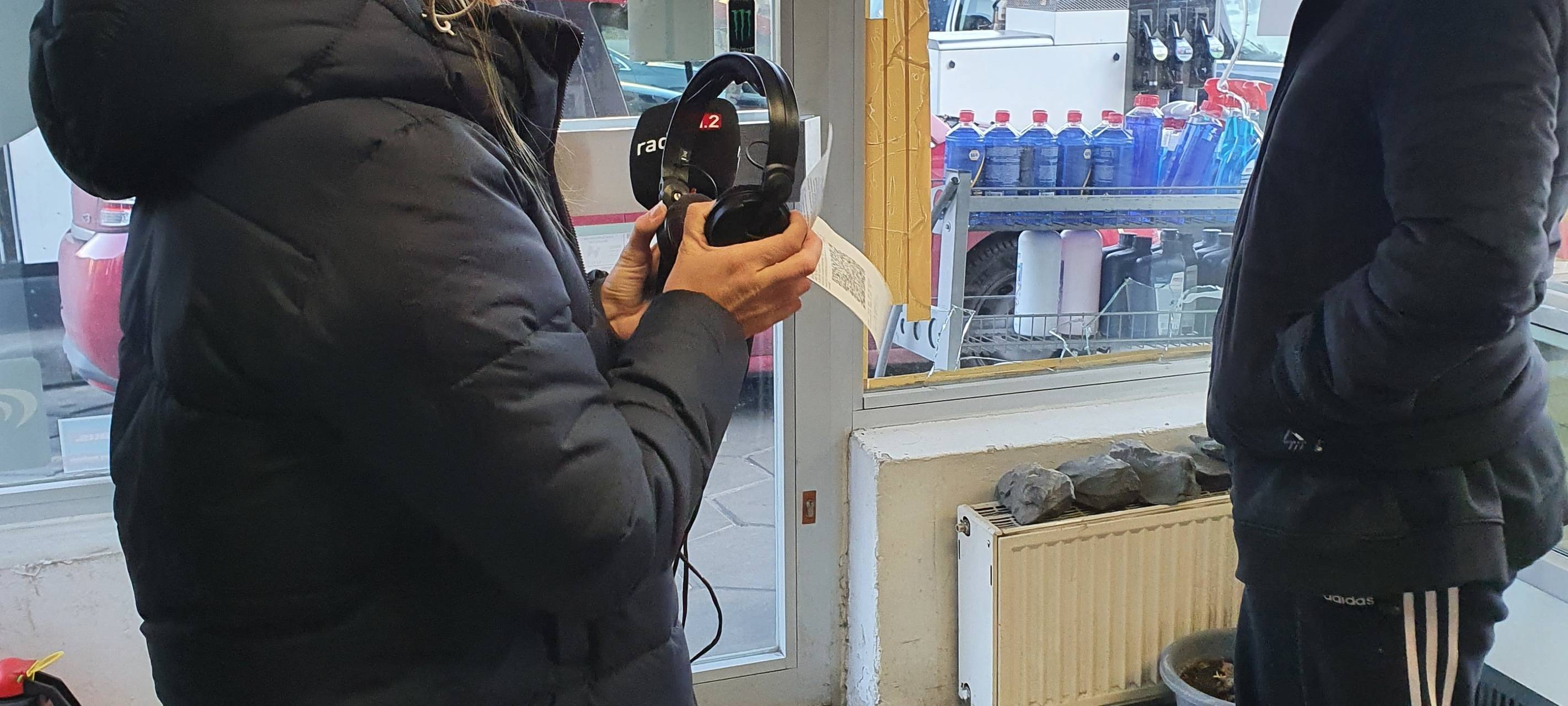 Helden der Frühschicht an der Tankstelle