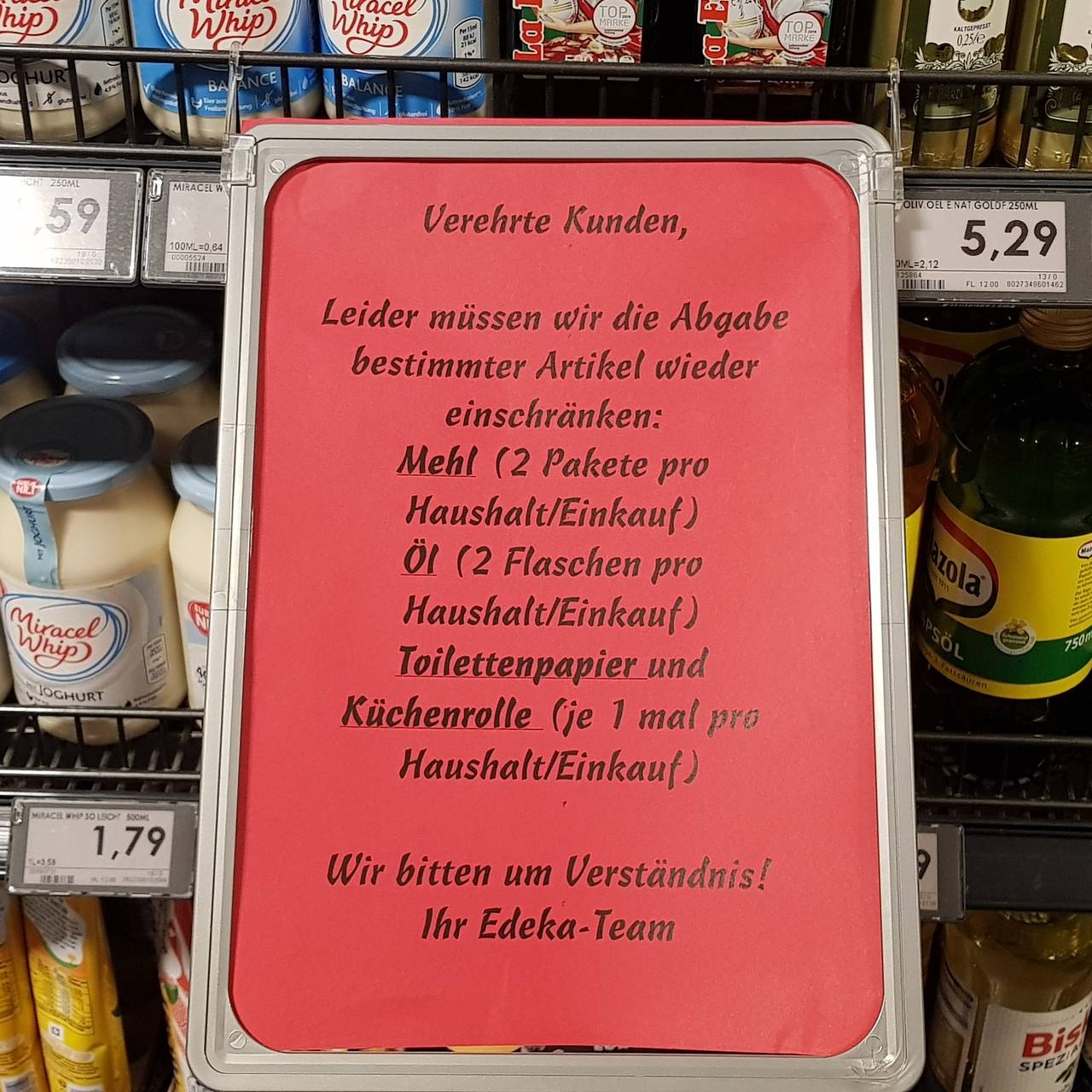 EDEKA-Filiale rationiert u.a. Speiseöl und Mehl in Dortmund
