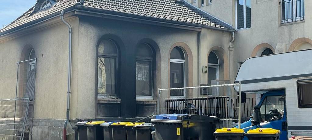 Mann in Oestrich erstochen: Zwei Täter auf der Flucht